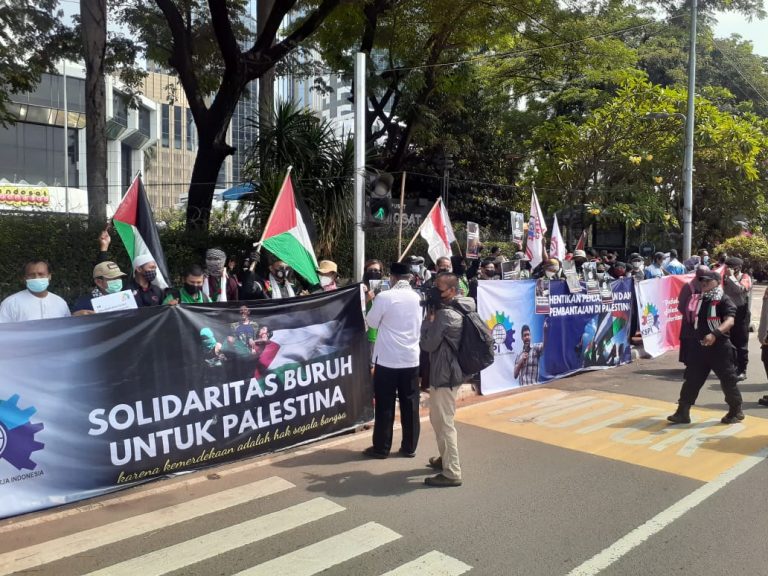 Ribuan Buruh Aksi Solidaritas Untuk Palestina