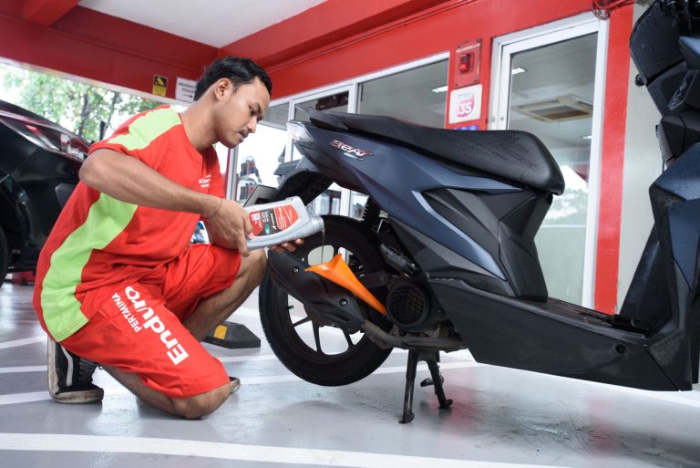 4 Tips Mudah Cara Kenali Oli Palsu