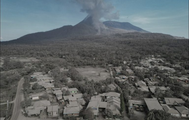 Dua Gunung di Timur Indonesia Ini Erupsi Berkali-kali